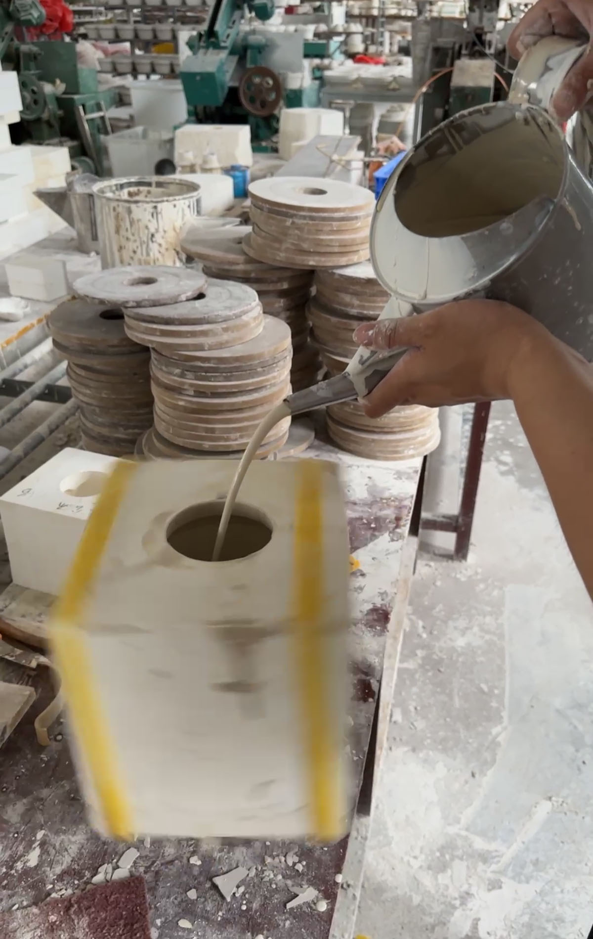 poppy-pepper-cat-plates-slip-casting